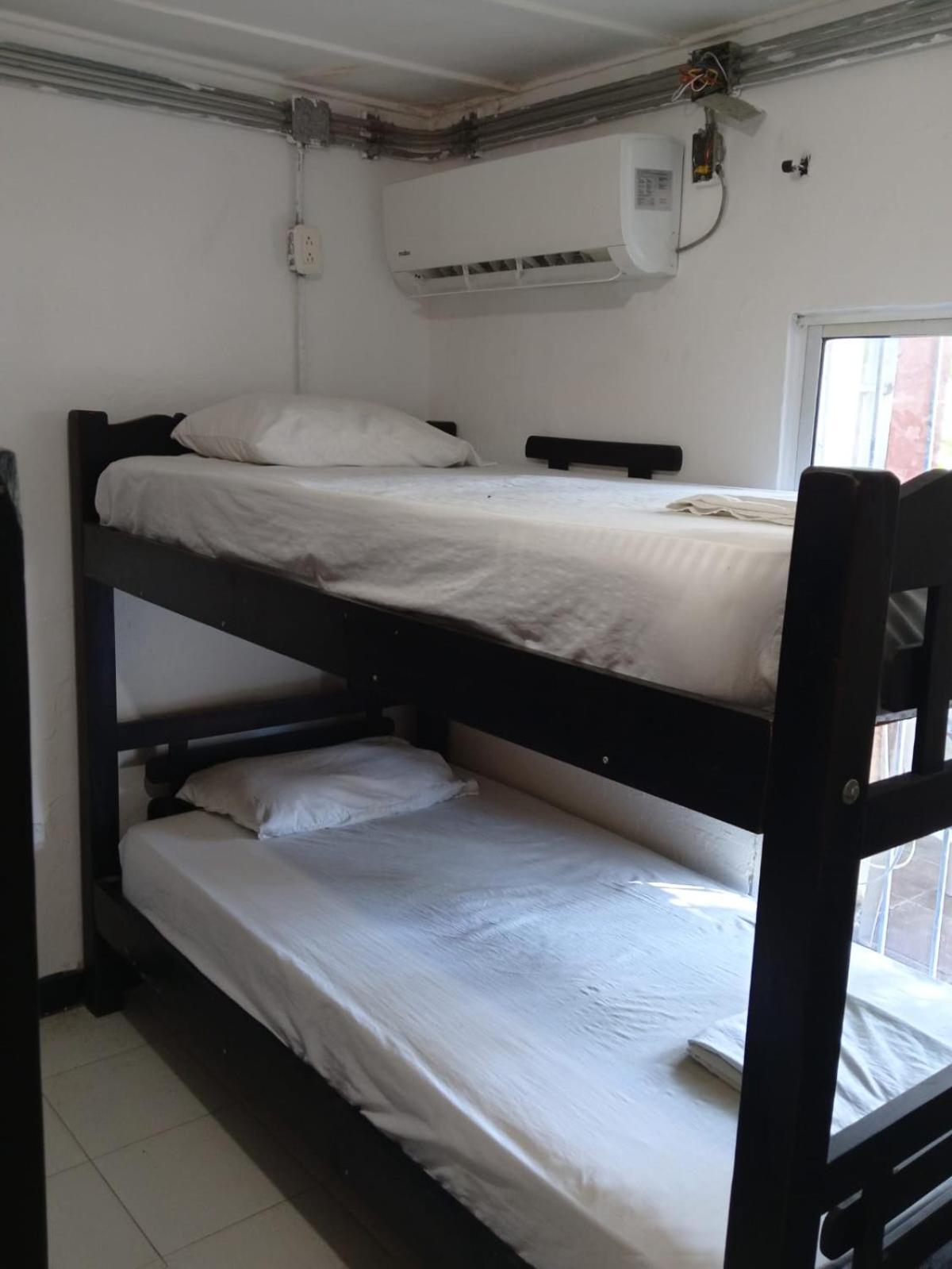 Shantyhostal *